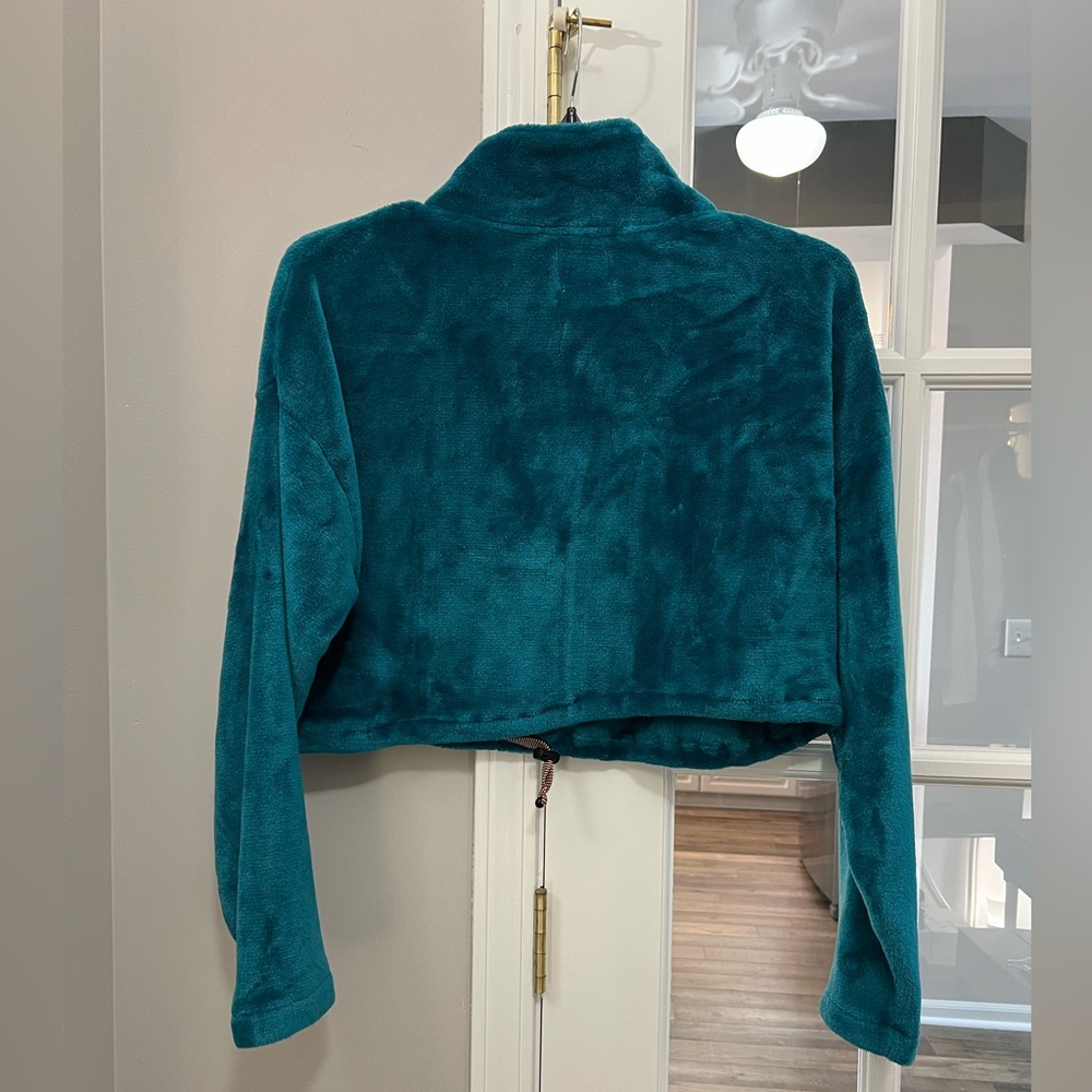 Urban Outfitters Turquoise Fleece cropped top size XL EUC - Picture 2 of 8